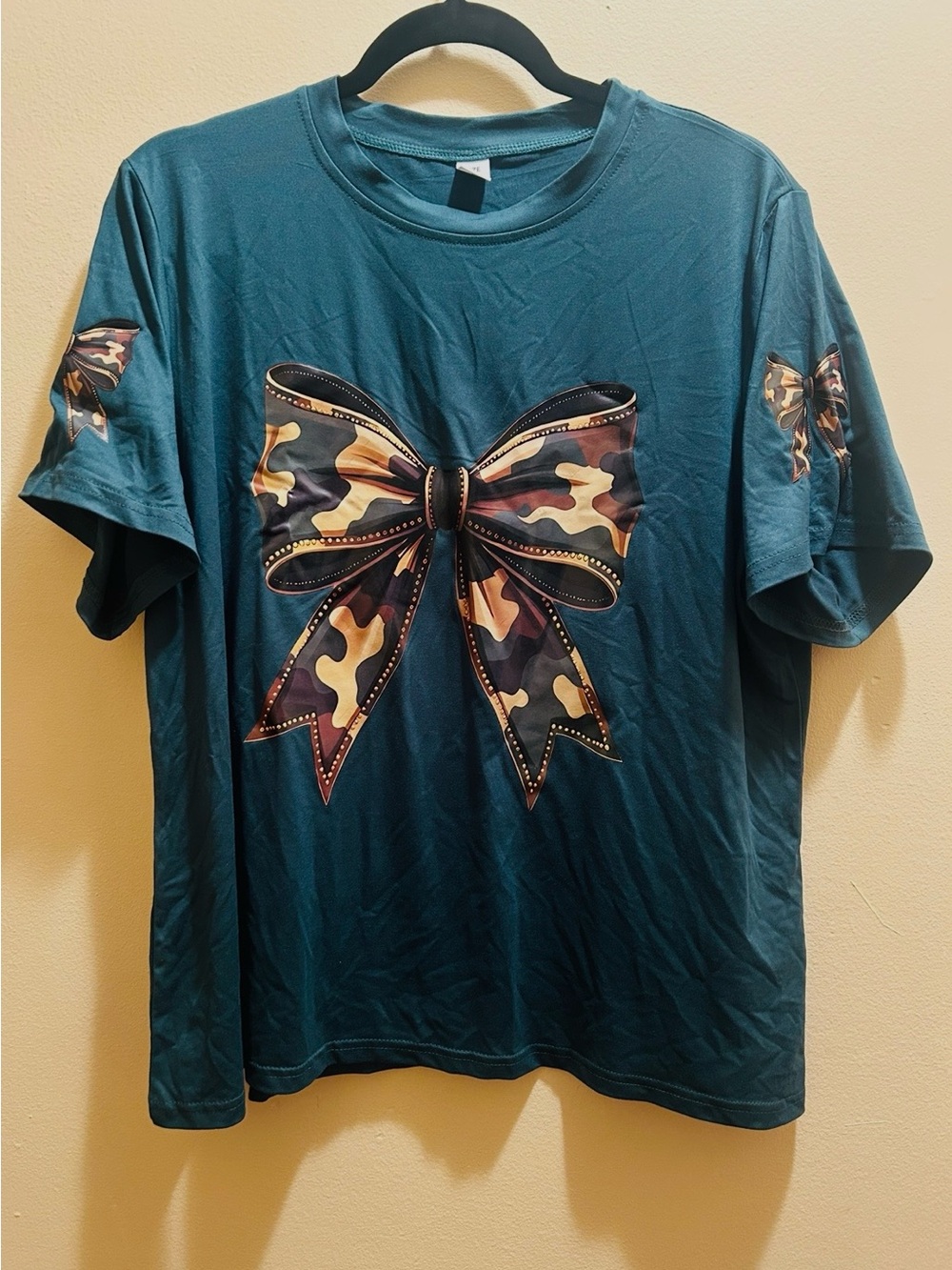 SHEIN Teal Short-Sleeve Tee with Camo Bow Graphic